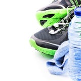 Sportschoenen en waterfles Het concept van de geschiktheid stock fotografie Sportschoenen en waterfles Het concept van de geschiktheid stock fotografie