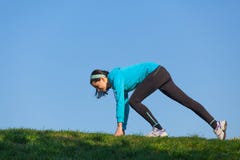 Sporty woman preparing to run royalty free stock image Sporty woman preparing to run royalty free stock image