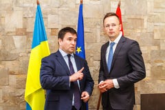 Spotkanie ministrowie spraw zagranicznych Ukraina i Węgry zdjęcia stock Spotkanie ministrowie spraw zagranicznych Ukraina i Węgry zdjęcia stock