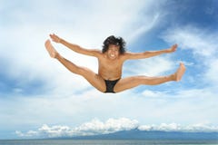 Springendes Mannflugwesen über Meer stockfoto Springendes Mannflugwesen über Meer stockfoto