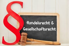 Spécialiste Lawyer pour le droit commercial et le droit des sociétés photos stock Spécialiste Lawyer pour le droit commercial et le droit des sociétés photos stock
