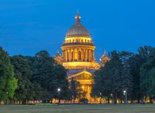 St Isaac ` s Kathedraal bij witte nacht, Heilige Petersburg, Rusland stock foto's St Isaac ` s Kathedraal bij witte nacht, Heilige Petersburg, Rusland stock foto's