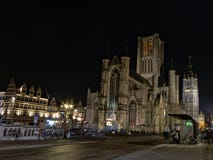 St Nicholas kyrka på natten, Ghent fotografering för bildbyråer St Nicholas kyrka på natten, Ghent fotografering för bildbyråer