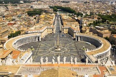 St Peters придает квадратную форму взгляду от верхней части базилики St Peters Стоковая Фотография St Peters придает квадратную форму взгляду от верхней части базилики St Peters Стоковая Фотография