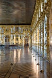 St Petersburg, RUSIA - 30 DE ABRIL DE 2019: El interior magnífico del salón de baile dentro del palacio de la Catherine, Pushkin, fotos de archivo St Petersburg, RUSIA - 30 DE ABRIL DE 2019: El interior magnífico del salón de baile dentro del palacio de la Catherine, Pushkin, fotos de archivo