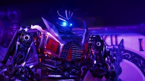 ST PETERSBURG, RUSSIA - 23 FEBBRAIO 2017: Statua dei robot del trasformatore video d archivio ST PETERSBURG, RUSSIA - 23 FEBBRAIO 2017: Statua dei robot del trasformatore video d archivio