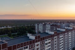 St Petersburg, Russia - 24 luglio 2018: Paesaggio della città - grattacieli sulle periferie della città al tramonto fotografia stock St Petersburg, Russia - 24 luglio 2018: Paesaggio della città - grattacieli sulle periferie della città al tramonto fotografia stock
