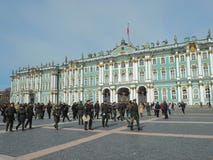 St Petersburg, RUSSLAND – 30. April 2019: Militärkapelle auf dem Palastquadrat, St Petersburg, Russland lizenzfreies stockfoto St Petersburg, RUSSLAND – 30. April 2019: Militärkapelle auf dem Palastquadrat, St Petersburg, Russland lizenzfreies stockfoto