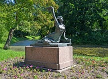 ST Petersburgo, Rússia O repto de um Raimonda Dyen do monumento no parque da vitória de Moscou foto de stock ST Petersburgo, Rússia O repto de um Raimonda Dyen do monumento no parque da vitória de Moscou foto de stock