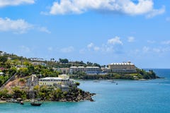 St. Thomas, США Виргинские острова - 1-ое апреля 2014: Прибрежные взгляды в St. Thomas стоковые фото St. Thomas, США Виргинские острова - 1-ое апреля 2014: Прибрежные взгляды в St. Thomas стоковые фото