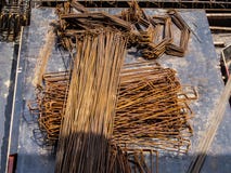 Staalstapel voor de bouw van het staalkader stock afbeelding Staalstapel voor de bouw van het staalkader stock afbeelding