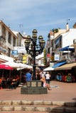 Stadskärnashoppinggata, Torremolinos royaltyfri foto Stadskärnashoppinggata, Torremolinos royaltyfri foto