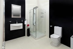 Stanza da bagno bianca nera fotografie stock Stanza da bagno bianca nera fotografie stock