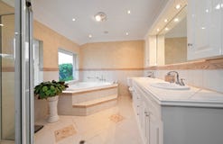 Stanza da bagno con sauna immagine stock Stanza da bagno con sauna immagine stock