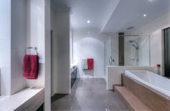 Stanza da bagno di lusso immagini stock Stanza da bagno di lusso immagini stock