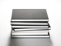 Stapel schwarze Bücher lizenzfreies stockbild Stapel schwarze Bücher lizenzfreies stockbild