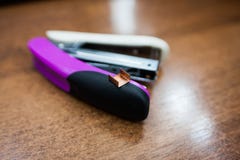 Stapler εγγράφου στοκ εικόνα με δικαίωμα ελεύθερης χρήσης Stapler εγγράφου στοκ εικόνα με δικαίωμα ελεύθερης χρήσης