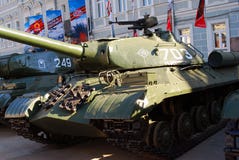 Stare militarne maszyny pokazywać w Moskwa centrum miasta zdjęcia stock Stare militarne maszyny pokazywać w Moskwa centrum miasta zdjęcia stock