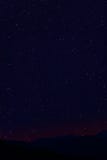 Stars le montagne di notte Immagini Stock Libere da Diritti Stars le montagne di notte Immagini Stock Libere da Diritti