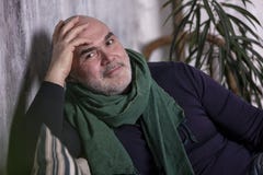 Stary łysy z włosami mężczyzna, w górę fotografia stock Stary łysy z włosami mężczyzna, w górę fotografia stock