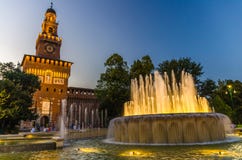 Stary średniowieczny Sforza kasztel Castello Sforzesco i wierza, Mediolan, Włochy obraz stock Stary średniowieczny Sforza kasztel Castello Sforzesco i wierza, Mediolan, Włochy obraz stock