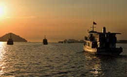 Statek na Halong zatoce, Wietnam Statek na Halong zatoce, Wietnam
