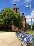 Station de location Kelvingrove de Glasgow Nextbikes images libres de droits Station de location Kelvingrove de Glasgow Nextbikes images libres de droits