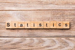 Statistikwort geschrieben auf hölzernen Block Statistiken simsen auf Holztisch für Ihr Desing, Konzept stockfotos Statistikwort geschrieben auf hölzernen Block Statistiken simsen auf Holztisch für Ihr Desing, Konzept stockfotos