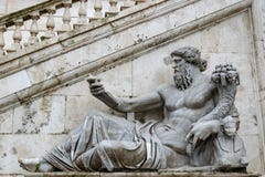 Statua del dio di Nile River sulla collina di Capitoline, Roma fotografia stock libera da diritti Statua del dio di Nile River sulla collina di Capitoline, Roma fotografia stock libera da diritti