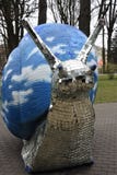 Statue bleue géante d'escargot dans Jurmala, Lettonie photo stock Statue bleue géante d'escargot dans Jurmala, Lettonie photo stock