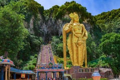 Statue des hindischen Gottes Muragan bei Batu höhlt, Kuala aus lizenzfreies stockfoto Statue des hindischen Gottes Muragan bei Batu höhlt, Kuala aus lizenzfreies stockfoto