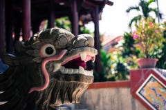 Statue di pietra del drago nella pagoda lunga Nha Trang Vietnam del figlio fotografia stock libera da diritti Statue di pietra del drago nella pagoda lunga Nha Trang Vietnam del figlio fotografia stock libera da diritti