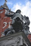 Statue von St George den Drachen in Riga, Lettland tötend Lizenzfreies Stockbild Statue von St George den Drachen in Riga, Lettland tötend Lizenzfreies Stockbild