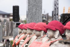 statuette σε ένα νεκροταφείο στην Ιαπωνία στοκ εικόνες statuette σε ένα νεκροταφείο στην Ιαπωνία στοκ εικόνες