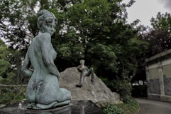 Statyer i parkera royaltyfri fotografi Statyer i parkera royaltyfri fotografi