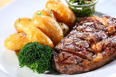 Steak und Kartoffeln stockfotografie Steak und Kartoffeln stockfotografie