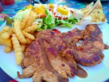 A steak είναι a meat που τεμαχίζεται γενικά στις ίνες μυών, ενδεχομένως συμπεριλαμβανομένου ενός κόκκαλου ? ?? στοκ φωτογραφία με δικαίωμα ελεύθερης χρήσης A steak είναι a meat που τεμαχίζεται γενικά στις ίνες μυών, ενδεχομένως συμπεριλαμβανομένου ενός κόκκαλου ? ?? στοκ φωτογραφία με δικαίωμα ελεύθερης χρήσης