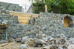Steenmuur tijdens bouw stock foto Steenmuur tijdens bouw stock foto