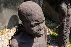 STEENstad, ZANZIBAR - JANUARI 9, 2015: Monument van slaven aan slachtoffers van de slavernij stock afbeeldingen STEENstad, ZANZIBAR - JANUARI 9, 2015: Monument van slaven aan slachtoffers van de slavernij stock afbeeldingen