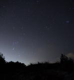 Stelle Orione del cielo notturno ed osservazione delle costellazioni di Toro fotografia stock Stelle Orione del cielo notturno ed osservazione delle costellazioni di Toro fotografia stock