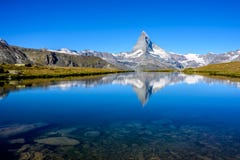 Stellisee - beautiful lake with reflection of Matterhorn - Zermatt, Switzerland stock photography Stellisee - beautiful lake with reflection of Matterhorn - Zermatt, Switzerland stock photography