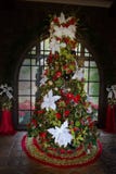 Stelt Vakantiekerstboom, Kleuren voor royalty-vrije stock foto's Stelt Vakantiekerstboom, Kleuren voor royalty-vrije stock foto's