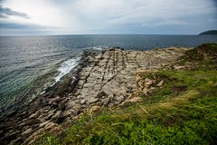 Stena stranden som alla stenar läggas ut i raka linjer fotografering för bildbyråer Stena stranden som alla stenar läggas ut i raka linjer fotografering för bildbyråer