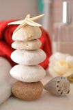 Stenar för Spa wellnwssskönhet för wellnessmassage i brunnsorttowell badar hygien för att koppla av fotografering för bildbyråer Stenar för Spa wellnwssskönhet för wellnessmassage i brunnsorttowell badar hygien för att koppla av fotografering för bildbyråer
