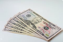 Sterta pięćdziesiąt dolarowych rachunków wachlował out na białym tle Fotografia Stock Sterta pięćdziesiąt dolarowych rachunków wachlował out na białym tle Fotografia Stock