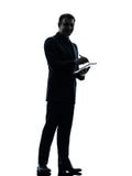 Stiftgriffeltablette des Geschäftsmannes digitale Schattenbild lizenzfreie stockbilder Stiftgriffeltablette des Geschäftsmannes digitale Schattenbild lizenzfreie stockbilder