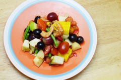 Stile tailandese dell'insalata della spezia della frutta fotografia stock libera da diritti Stile tailandese dell'insalata della spezia della frutta fotografia stock libera da diritti