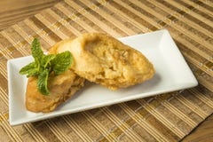 French toast in a rectangular dish on a bamboo mat Stock Photography French toast in a rectangular dish on a bamboo mat Stock Photography