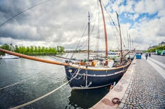 Stockholm Sverige - 16 Maj, 2016: Stockholm Strandwegen lins för distorsionsperspektivfisheye royaltyfria foton Stockholm Sverige - 16 Maj, 2016: Stockholm Strandwegen lins för distorsionsperspektivfisheye royaltyfria foton