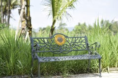 Stoelen in de tuin, van ijzer, versie 2 wordt gemaakt die stock foto's Stoelen in de tuin, van ijzer, versie 2 wordt gemaakt die stock foto's